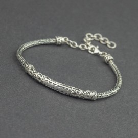 Srebrna bransoletka ze zdobieniem