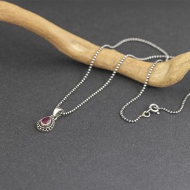 Srebrny wisiorek z rubinem