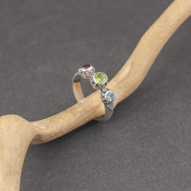 Srebrny pierścionek z kamieniami naturalnymi