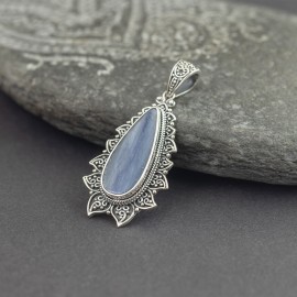 Srebrny wisiorek z kyanitem