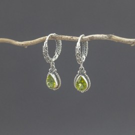 Srebrne kolczyki z peridotem
