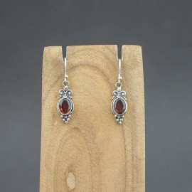 Srebrne kolczyki z granatem