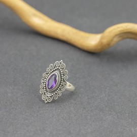 Srebrny pierścionek z ametystem