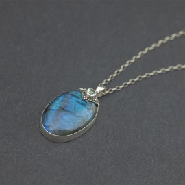 Srebrny wisior z labradorytem i topazem