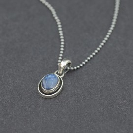 Srebrny naszyjnik z szafirem gwiaździstym