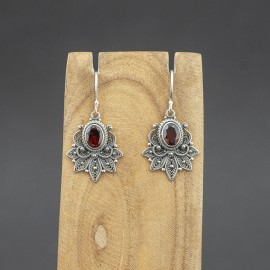 Srebrne kolczyki z granatem