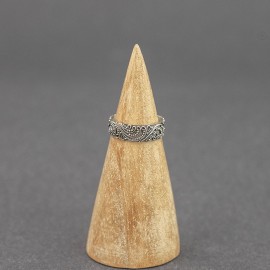 Srebrny pierścionek w stylu balijskim