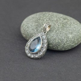 Srebrny wisiorek z topazem