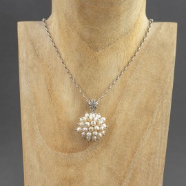 Srebrny wisiorek z pereł