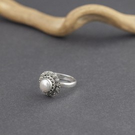 Srebrny pierścionek z perłą