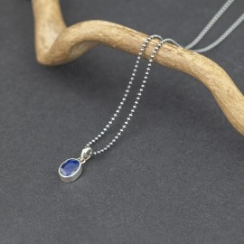 Srebrny naszyjnik z szafirem