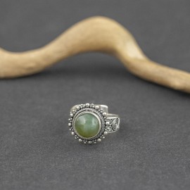 Srebrny pierścionek z nefrytem