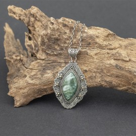 Srebrny wisior z kamieniem serafinitu