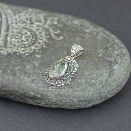 Srebrny wisiorek z zielonym ametystem