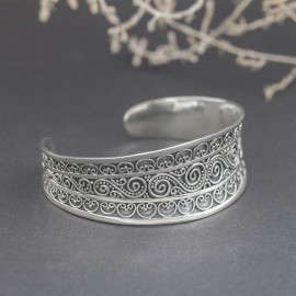 Srebrna bransoleta w orientalnym stylu