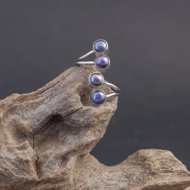 Srebrny pierścionek z perłami słodkowodnymi
